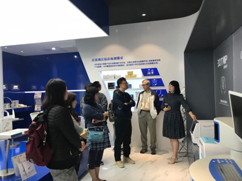 香港政府教育行政人员协会参观考察我区“IAB”产业